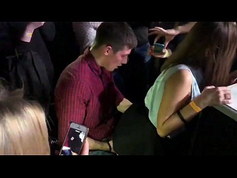 ❤️ Sexe réel dans une boîte de nuit russe. Jeune fille russe de 18 ans baisée dans l'anus et le vagin dans une boîte de nuit. Vidéo anal at fr.pornodil.ru ❤